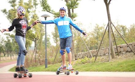 Si ellos dan a sus hijos un conjunto de Airwheel M3, sus hijos deben ser alegres y saltar en él.