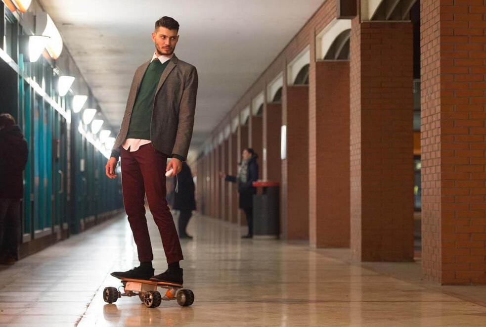 Es la nueva llegada de Airwheel y su nombre es Airwheel M3 patín eléctrico.